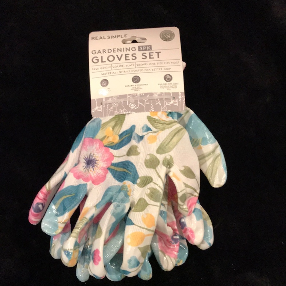 Brand new Real simple Gardening 3 pack gloves Set